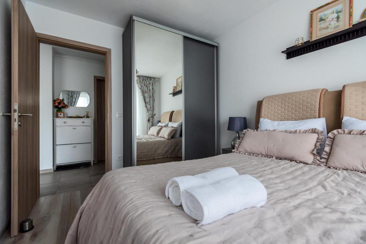 Lovely Chic Studio, On A Beautiful Promenade Apartment Brasov Exterior photo